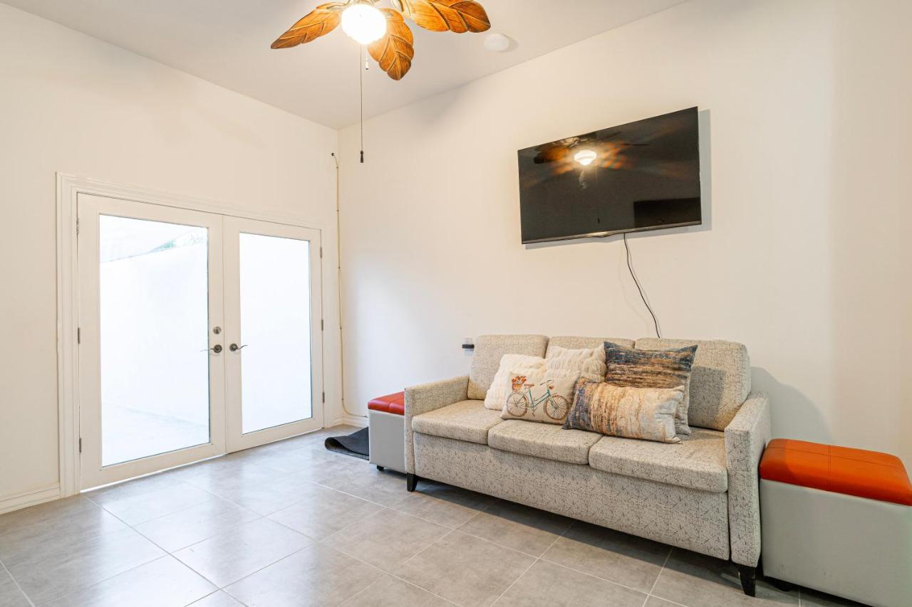 2 Br/ 1 Ba Home, Sleeps 10, 1 Min Walk To Rosarito Beach Kültér fotó
