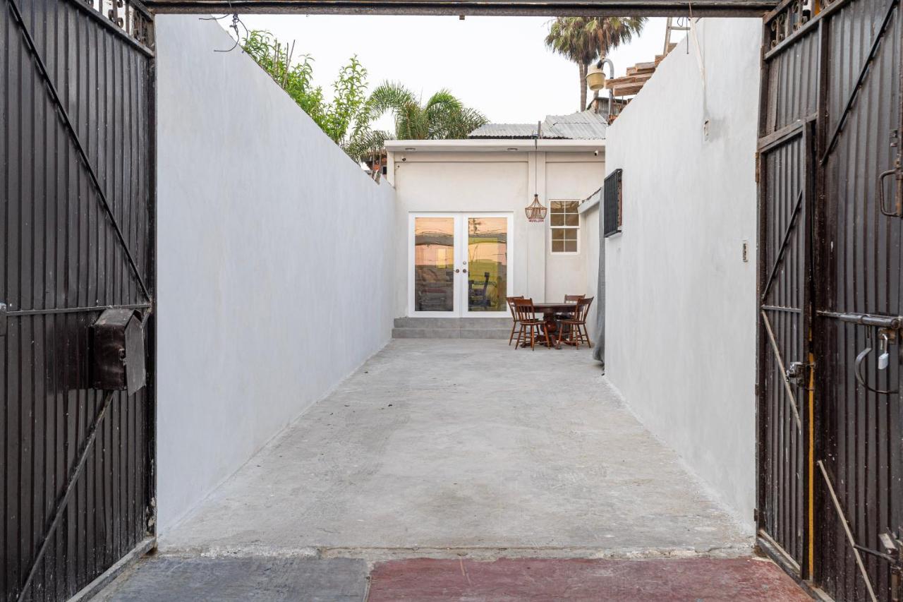 2 Br/ 1 Ba Home, Sleeps 10, 1 Min Walk To Rosarito Beach Kültér fotó